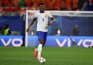 彩经网-法媒:琼阿梅尼在他的家乡,主持以其名字命名的体育场的揭幕仪式